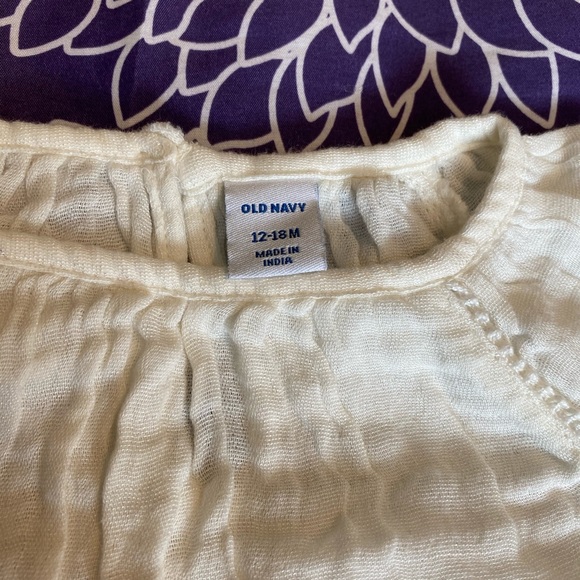 Old navy shirt - Picture 2 of 2